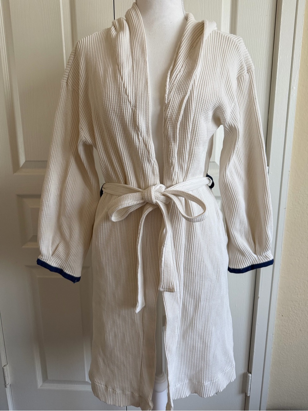 White Robe by Skin. - Picture 1 of 2